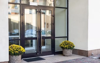 Inbraakwerend- en veiligheidsbeglazing geplaatst door Glashandel Nuyens voor beveiligde ramen en deuren.